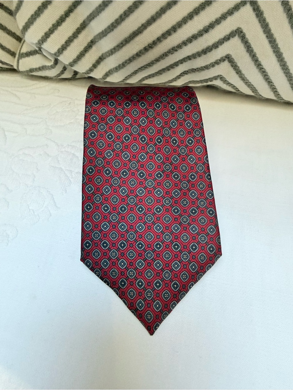 Men's Red Medallion Pattern Silk Tie